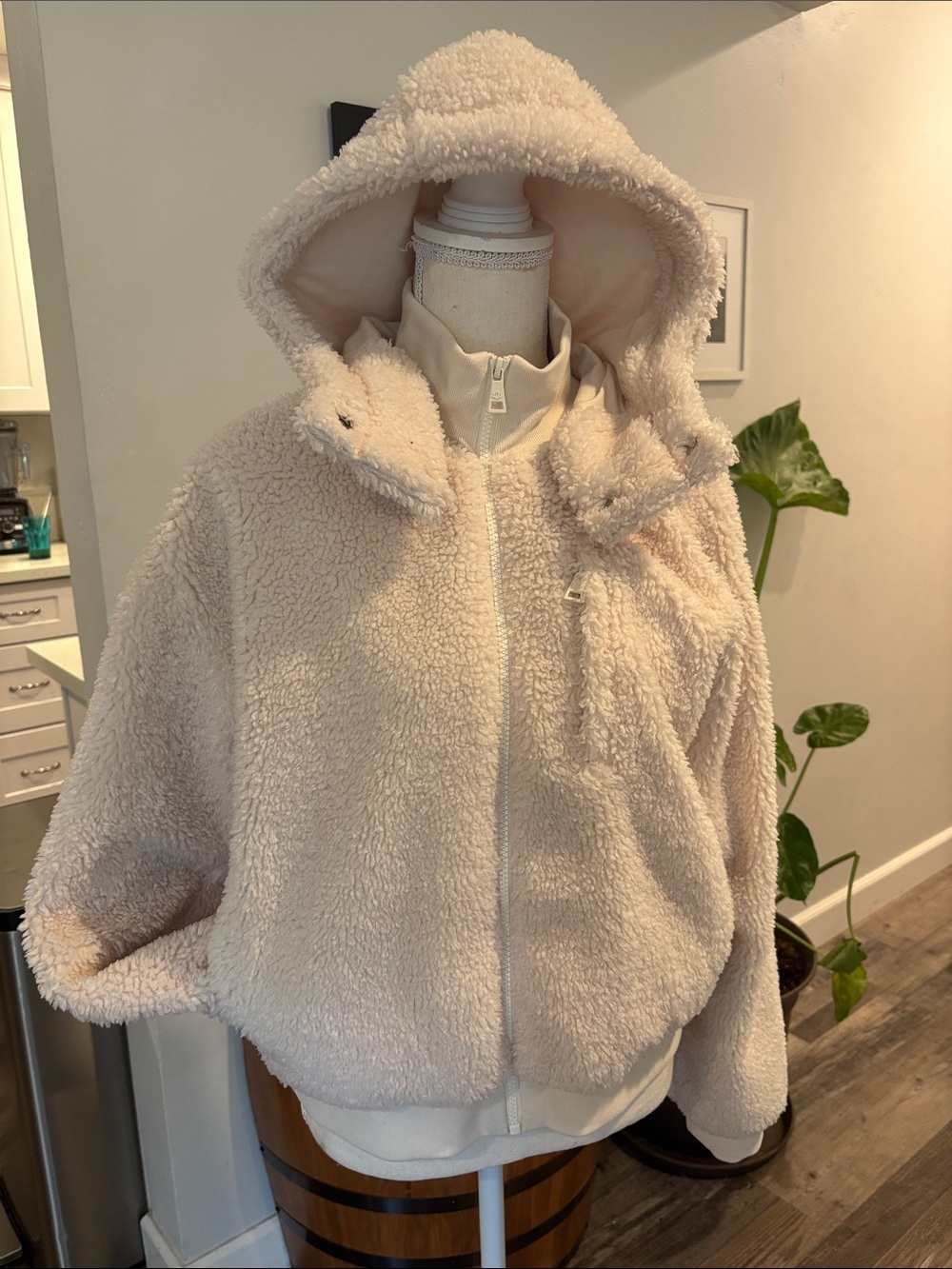 Beyond Yoga Cream Sherpa Hooded Puffer Jacket